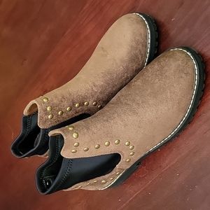 NWT Seven7  brown suede ankle boots size 8